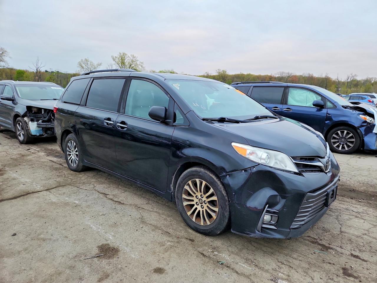 TOYOTA SIENNA 2020 — 5