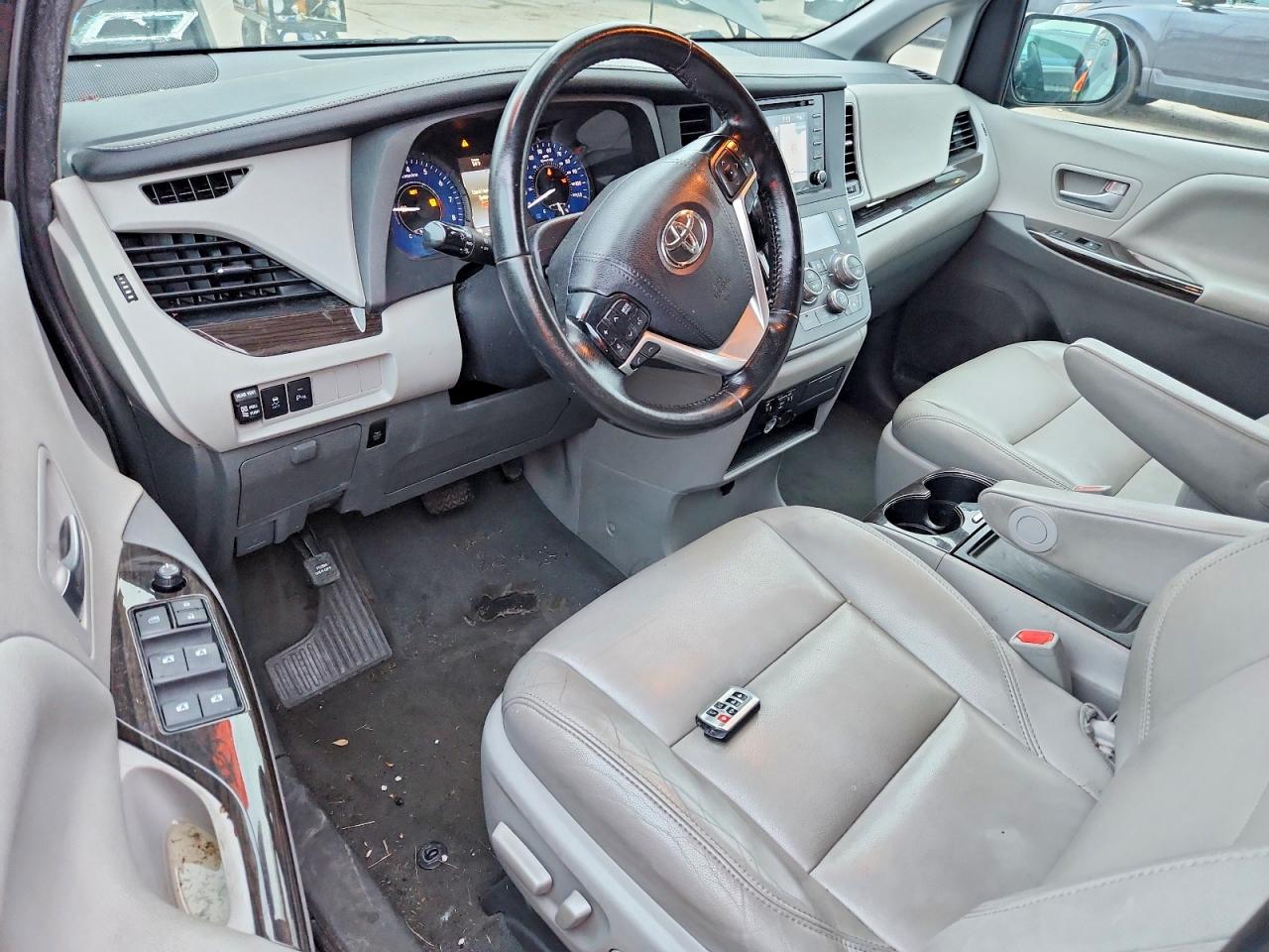 TOYOTA SIENNA 2020 — 9