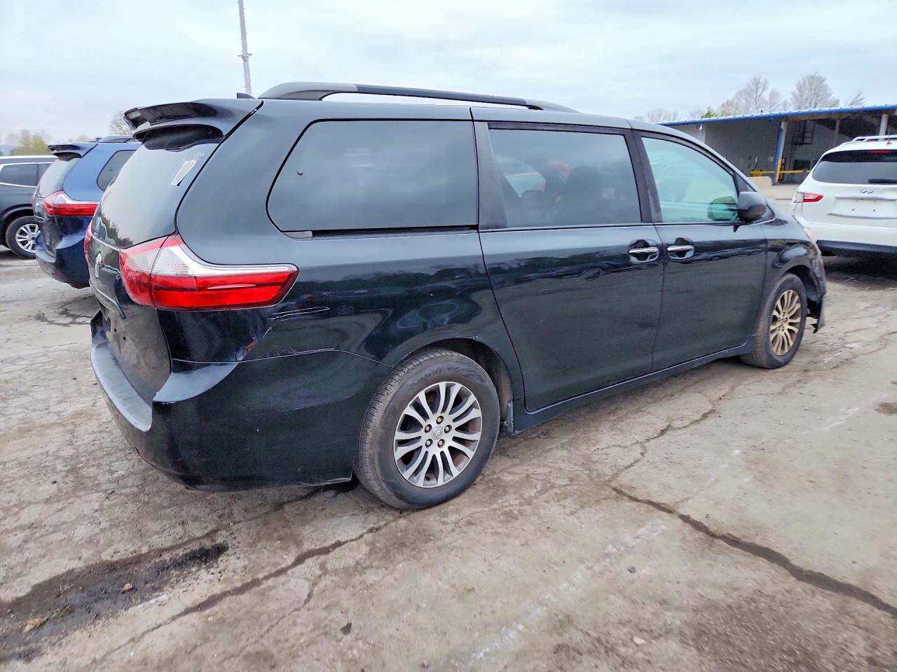 TOYOTA SIENNA 2020 — 4
