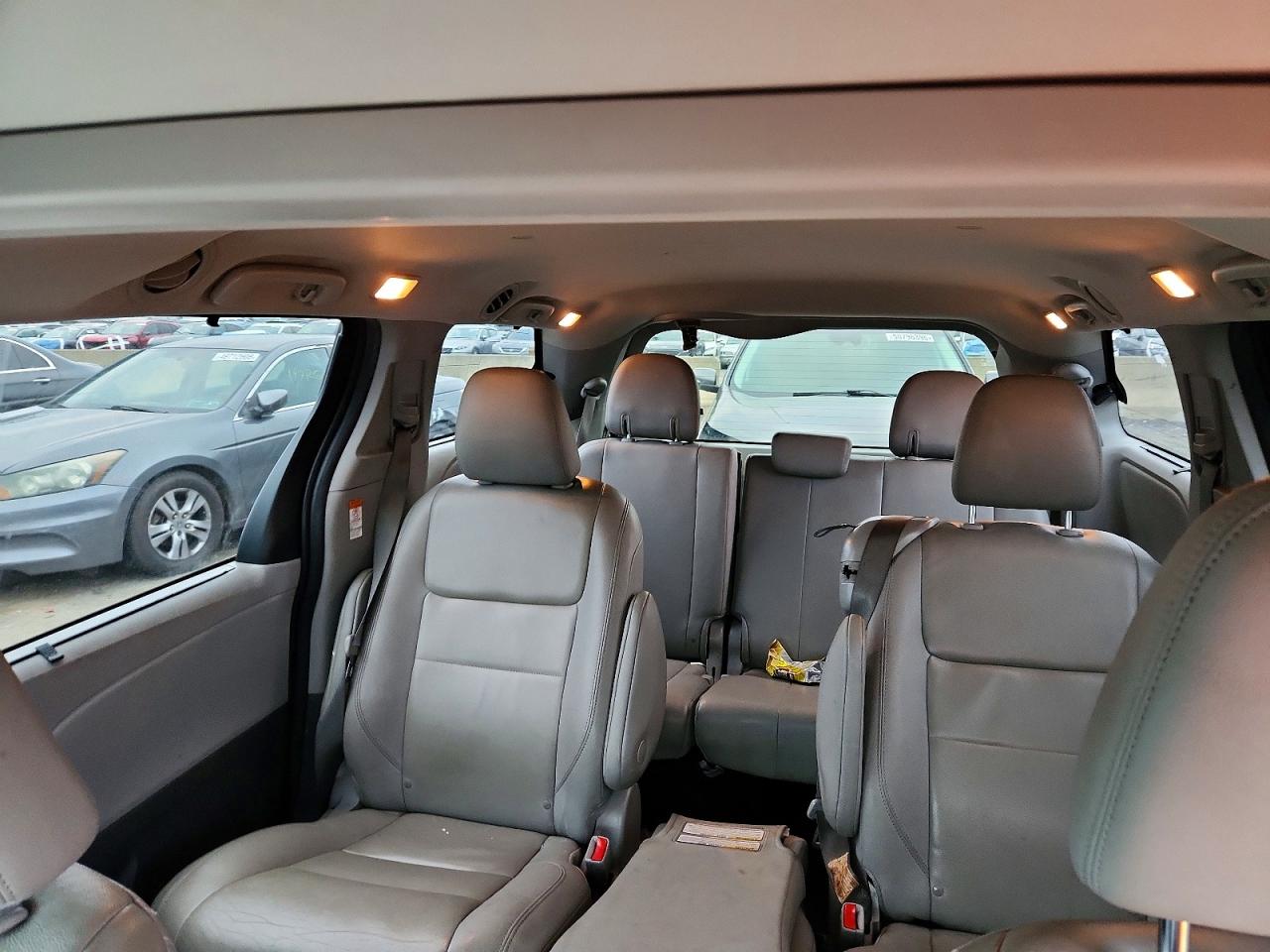 TOYOTA SIENNA 2020 — 11