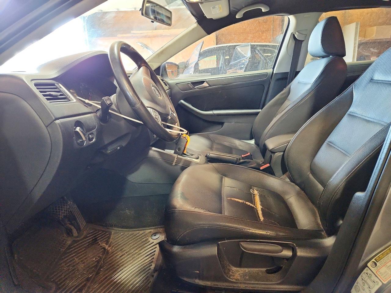 VOLKSWAGEN JETTA 2011 — 8