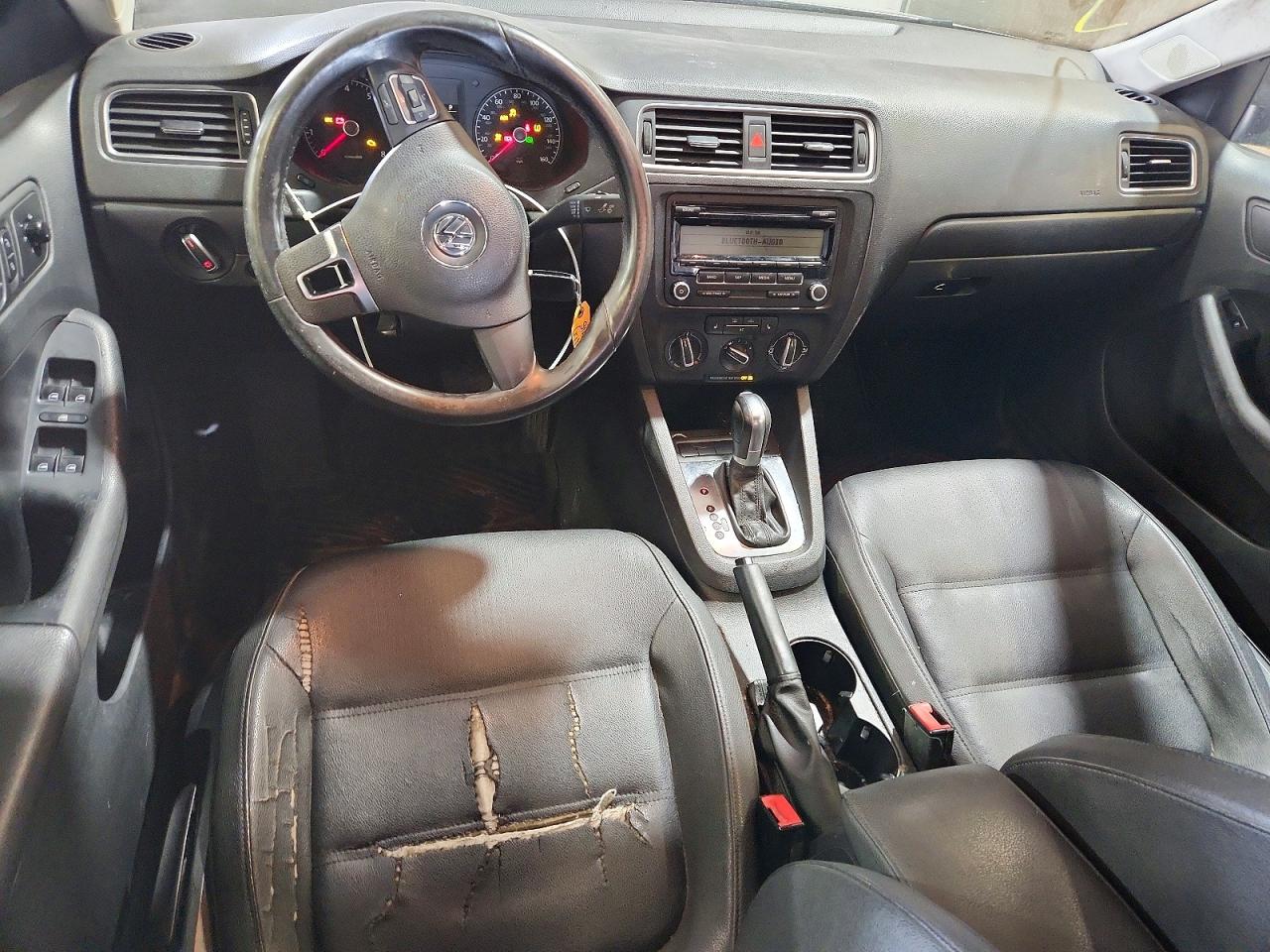 VOLKSWAGEN JETTA 2011 — 9