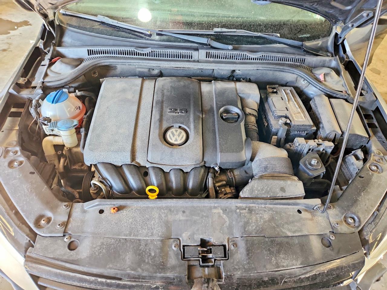 VOLKSWAGEN JETTA 2011 — 12