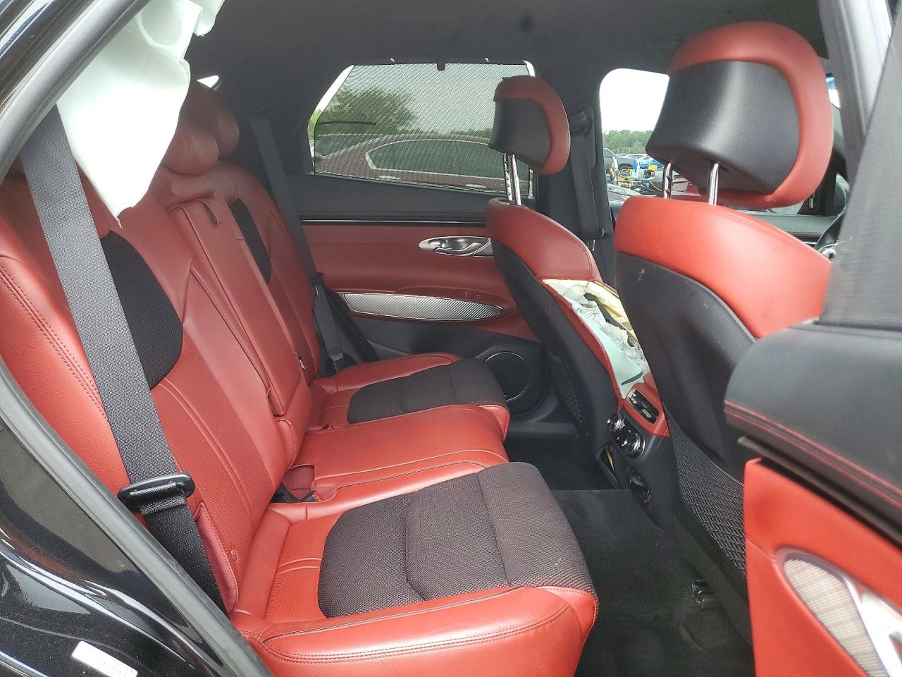 GENESIS GV70 2023 — 12