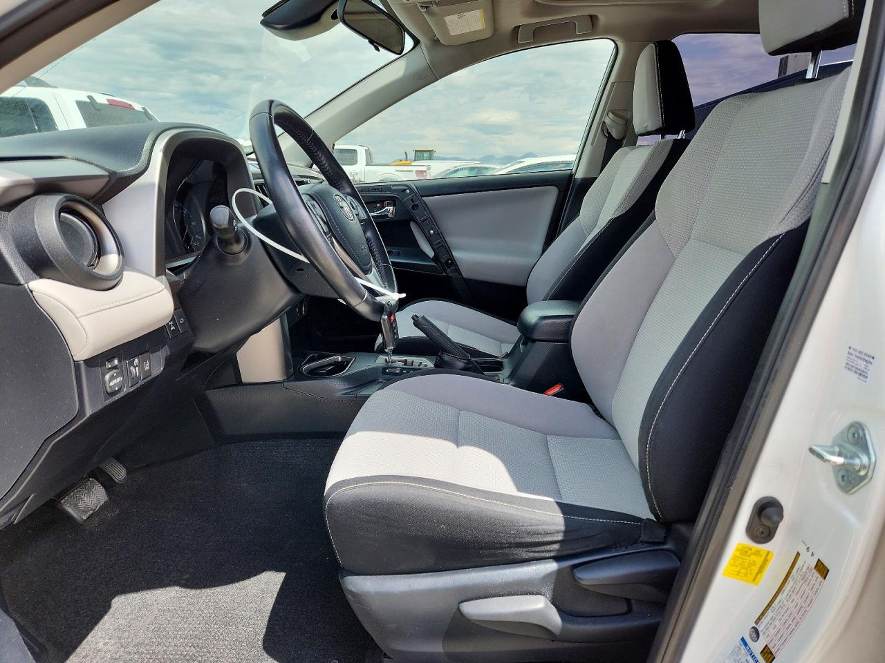 TOYOTA RAV4 2017 — 8