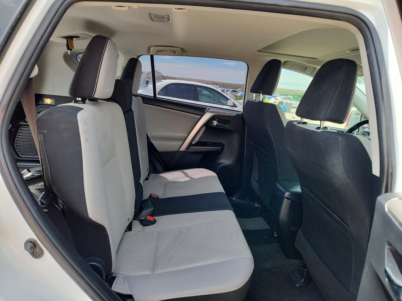 TOYOTA RAV4 2017 — 11