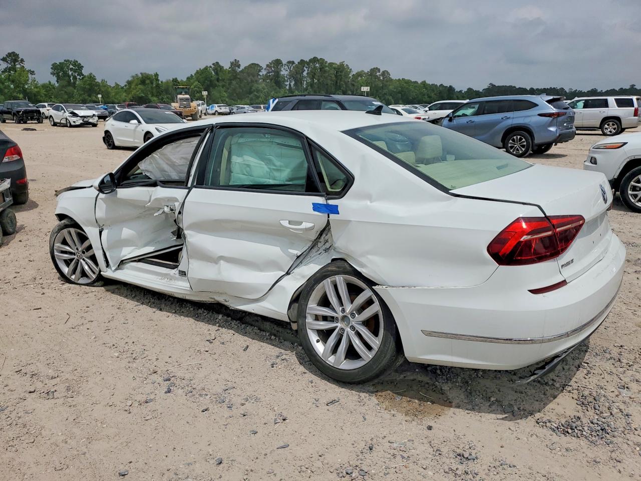 VOLKSWAGEN PASSAT 2019 — 3