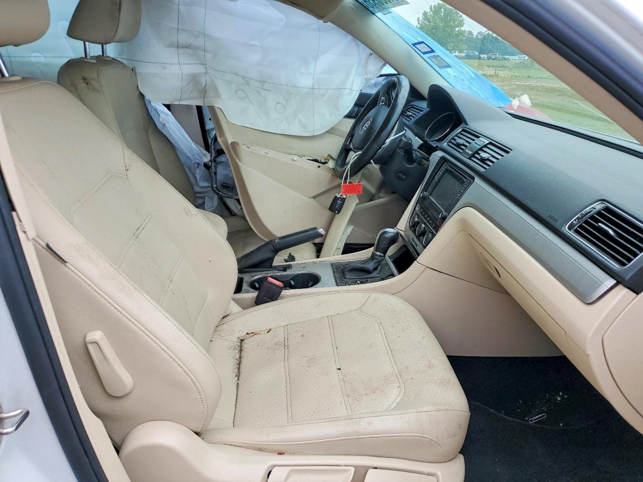 VOLKSWAGEN PASSAT 2019 — 8
