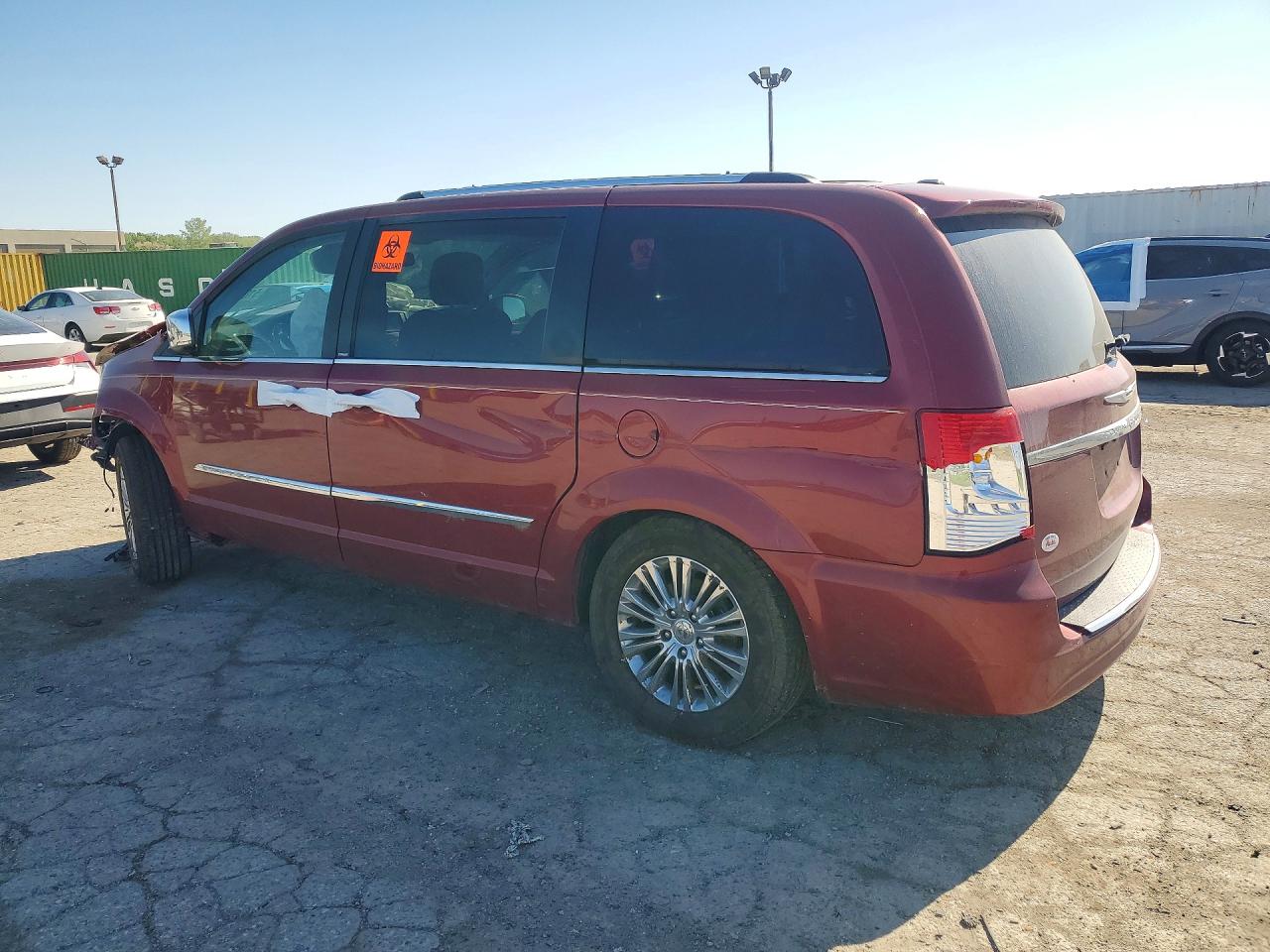 CHRYSLER TOWN & COUNTRY 2011 — 3