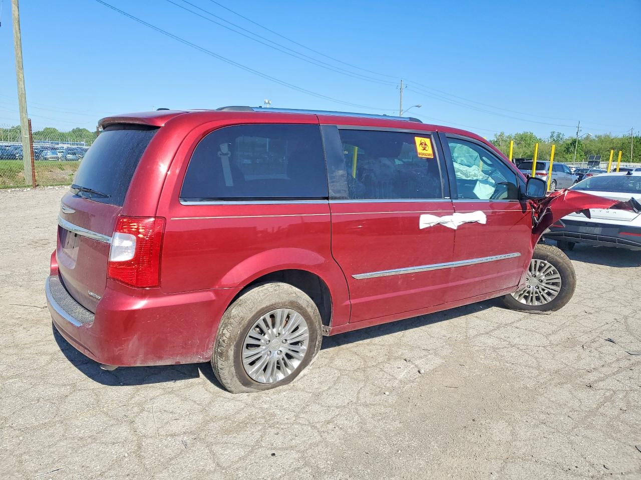 CHRYSLER TOWN & COUNTRY 2011 — 4