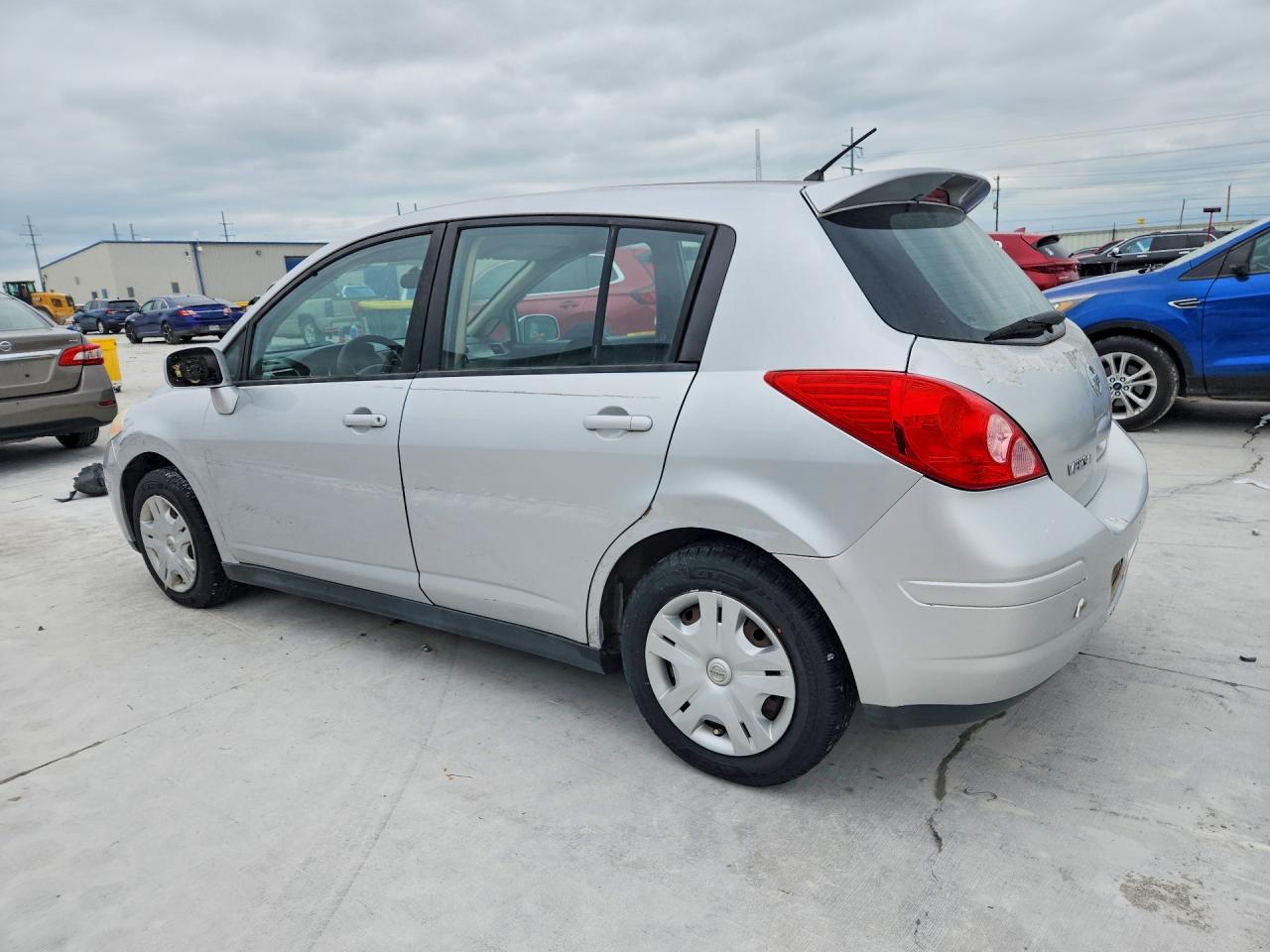 NISSAN VERSA 2011 — 3