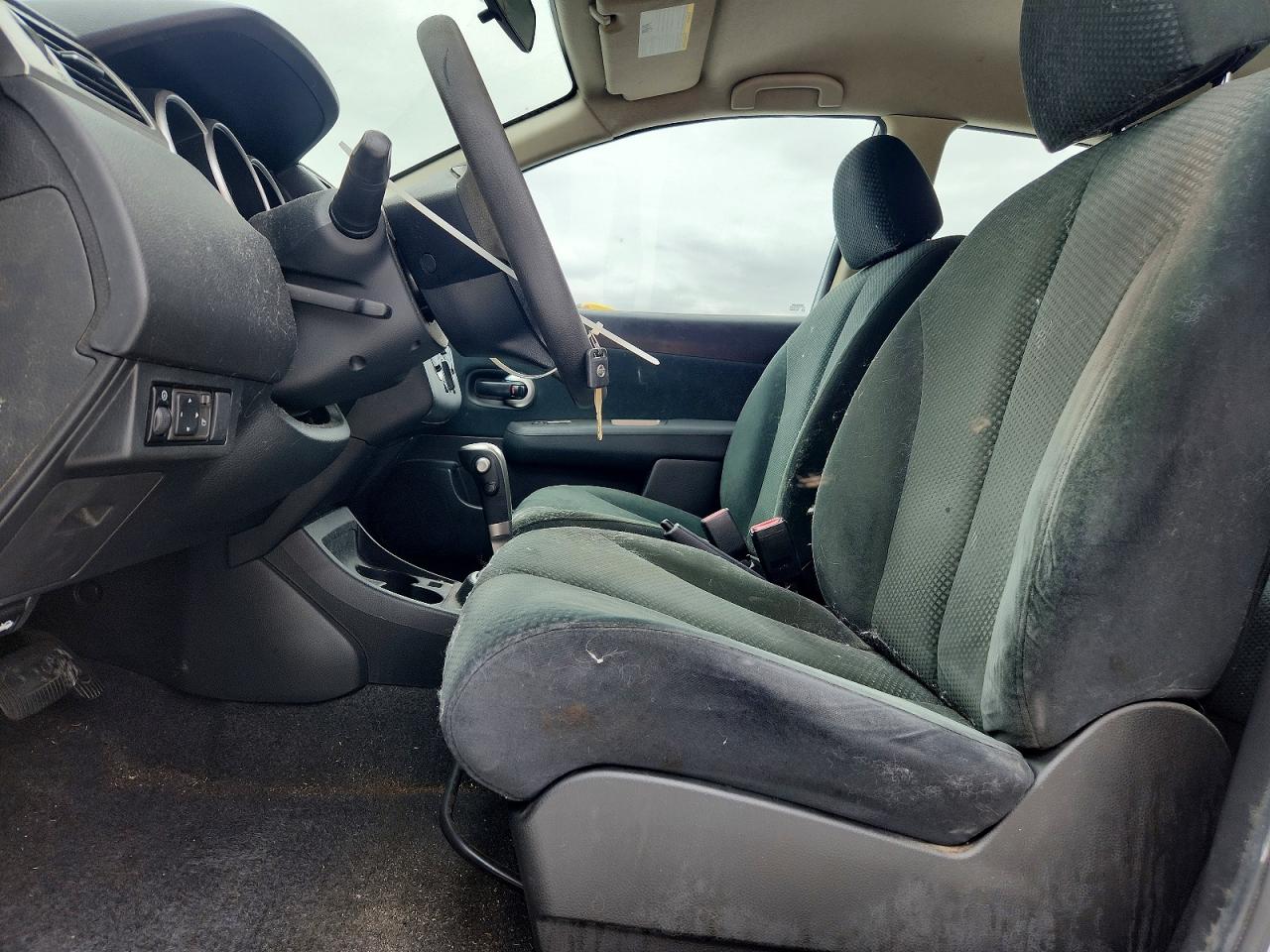 NISSAN VERSA 2011 — 8