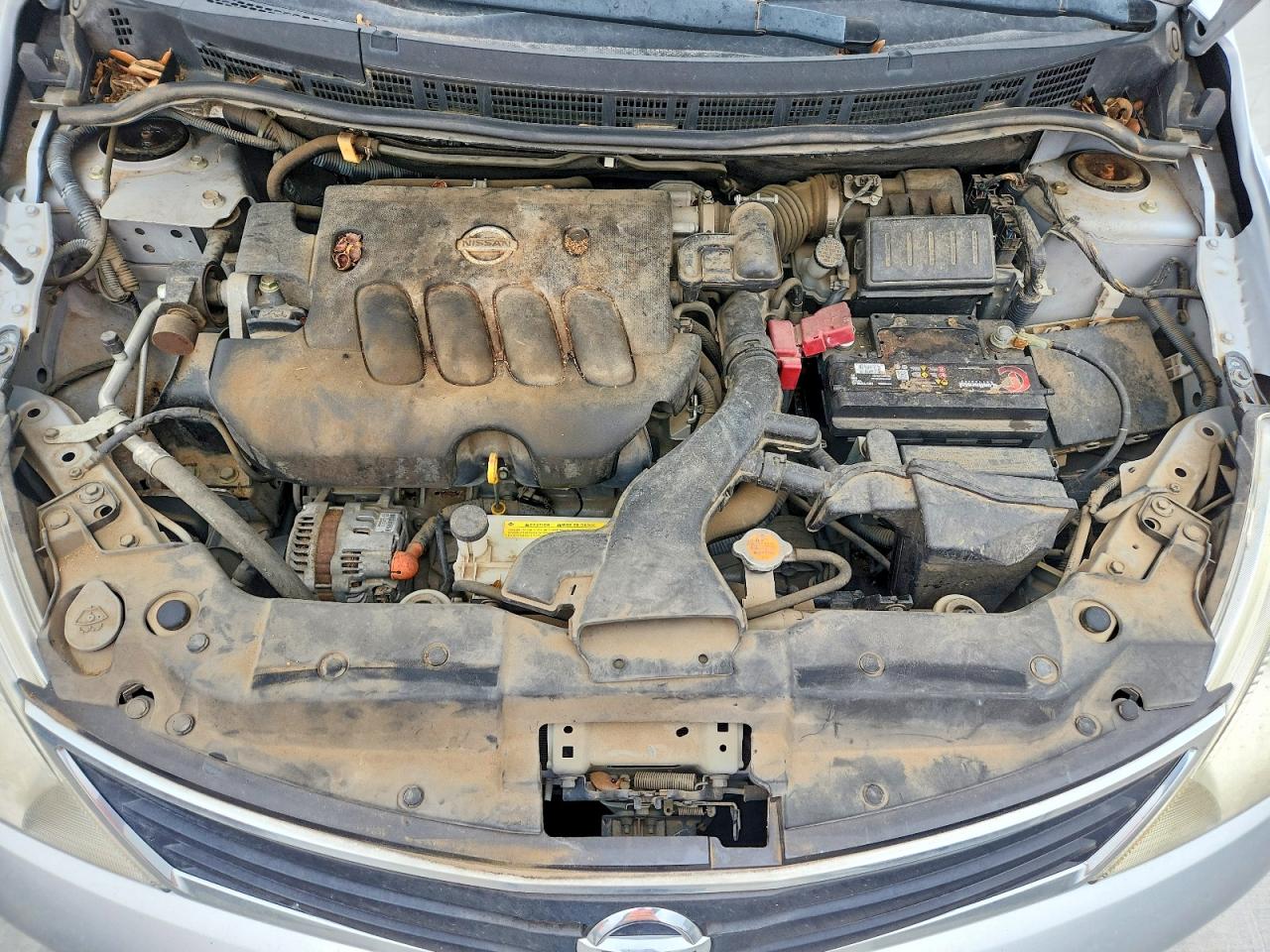 NISSAN VERSA 2011 — 12