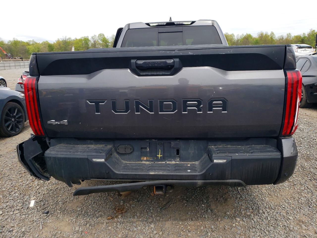 TOYOTA TUNDRA 2023 — 7