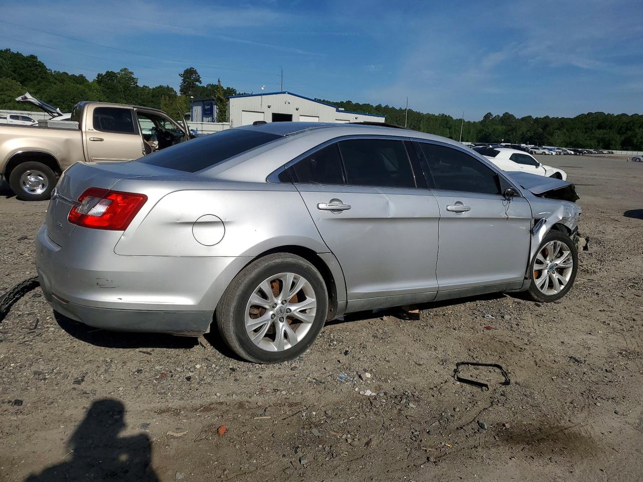 FORD TAURUS 2011 — 4