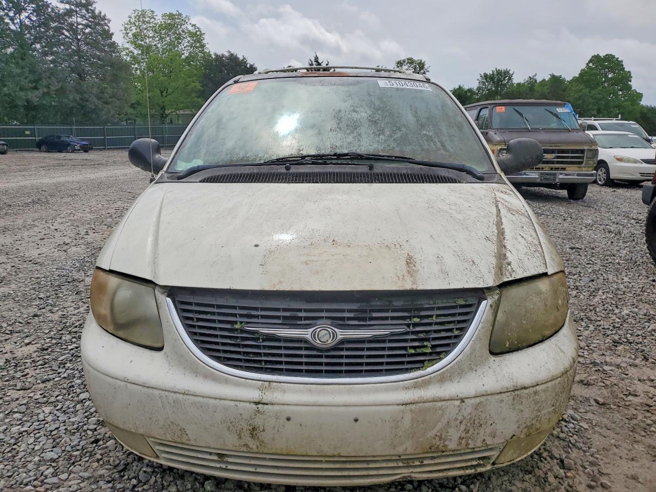 CHRYSLER TOWN & COUNTRY 2003 — 6