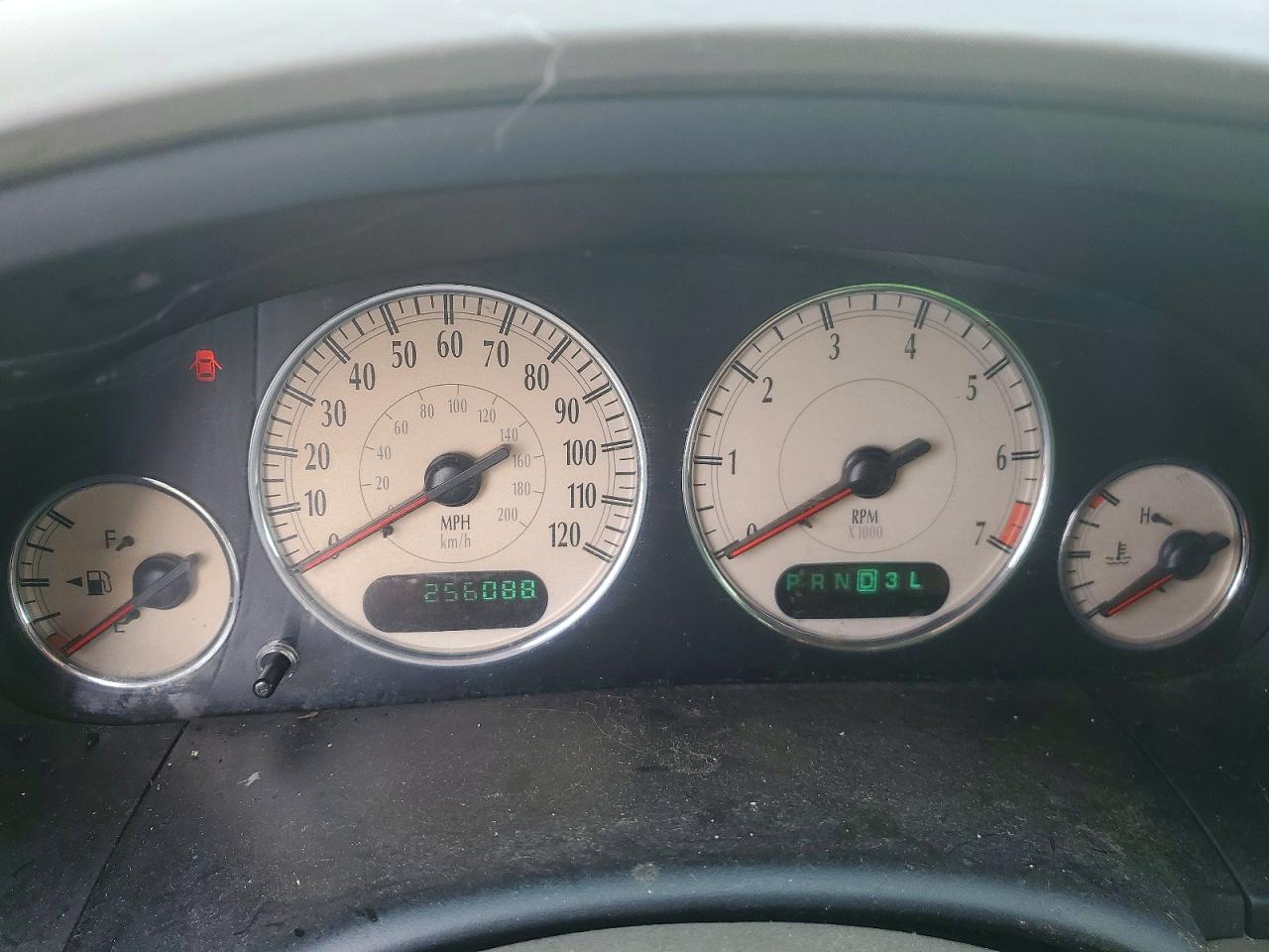 CHRYSLER TOWN & COUNTRY 2003 — 10