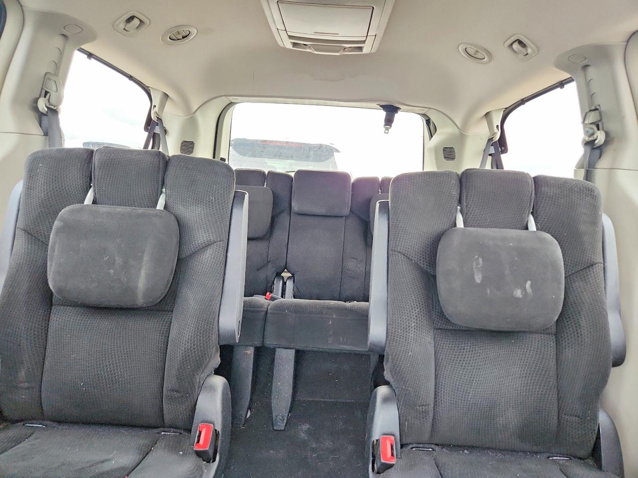 CHRYSLER TOWN & COUNTRY 2015 — 11