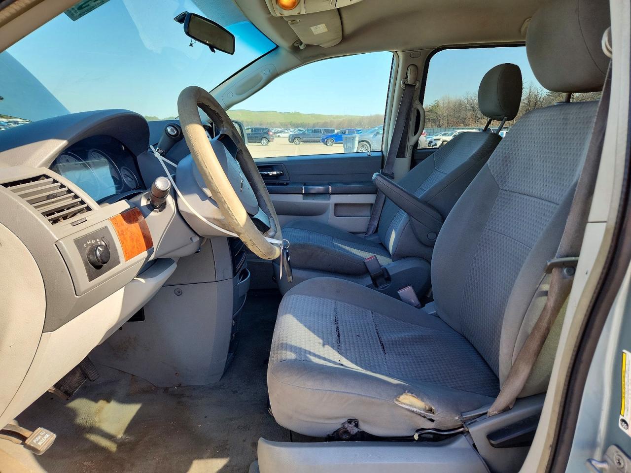 CHRYSLER TOWN & COUNTRY 2008 — 8
