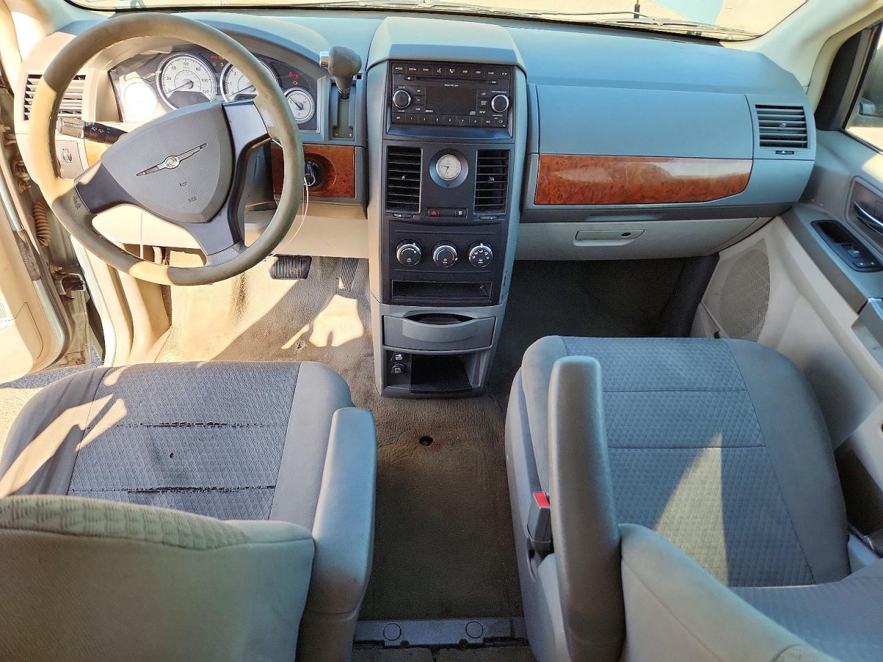 CHRYSLER TOWN & COUNTRY 2008 — 9