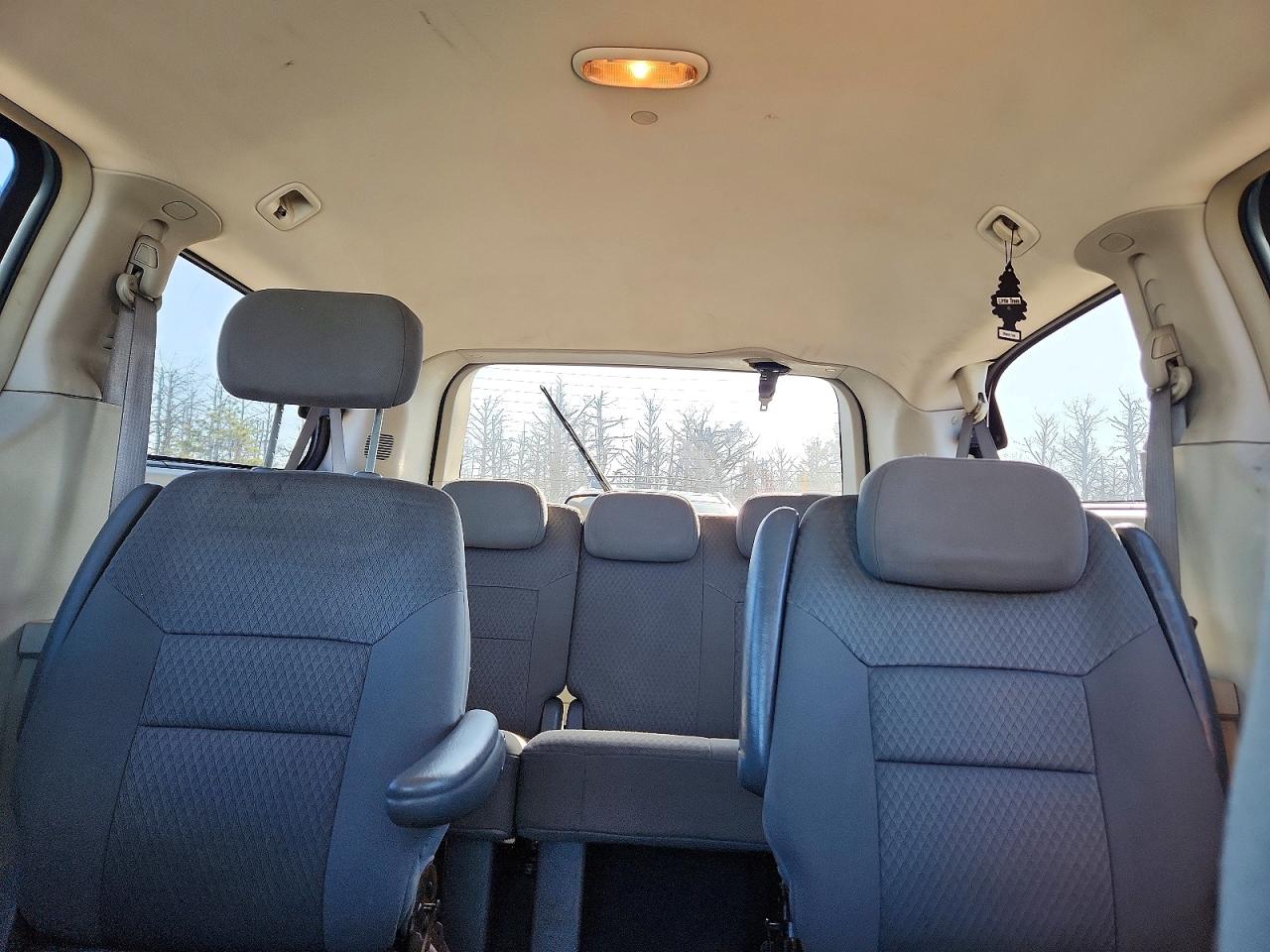 CHRYSLER TOWN & COUNTRY 2008 — 11