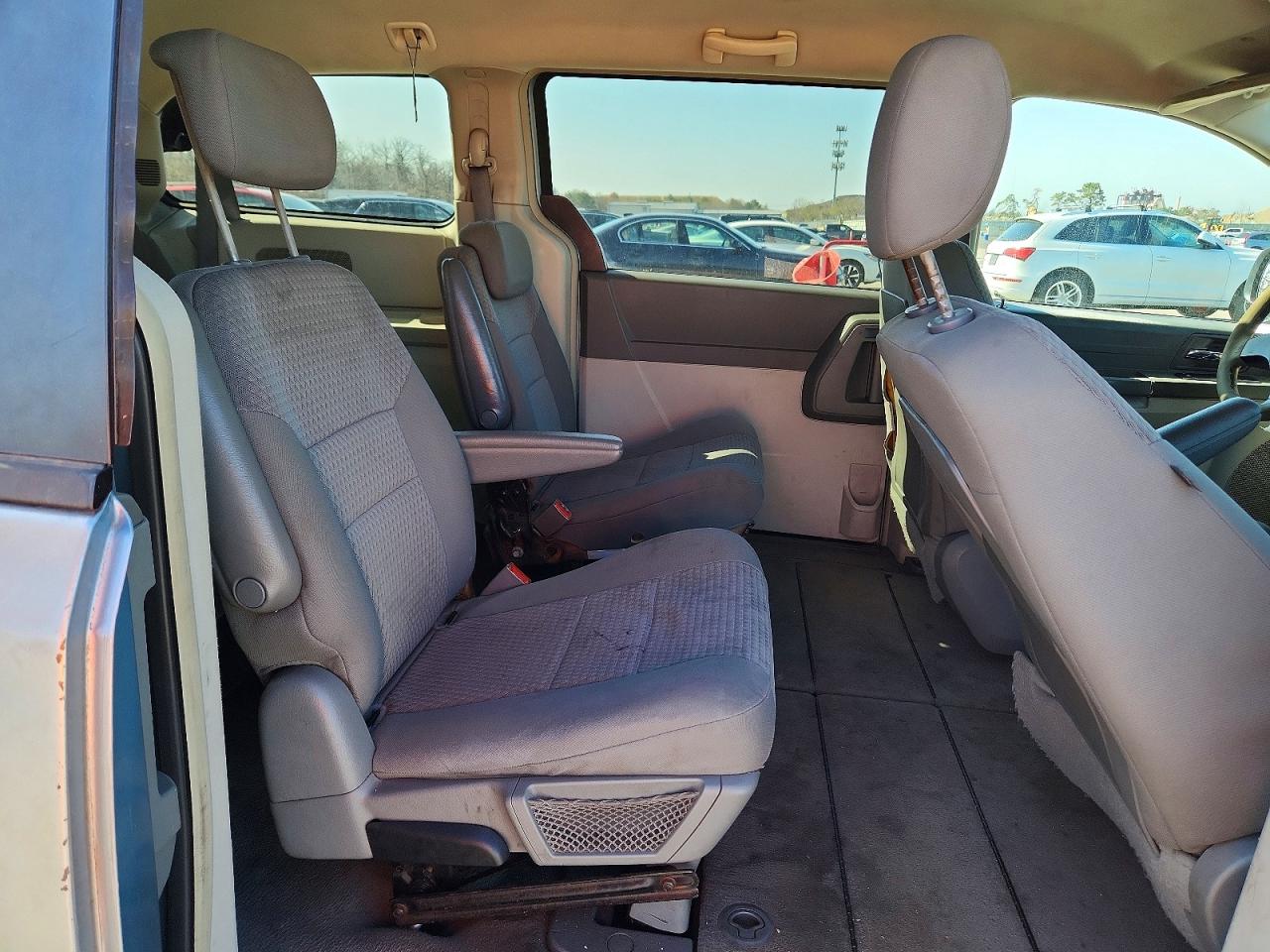 CHRYSLER TOWN & COUNTRY 2008 — 12