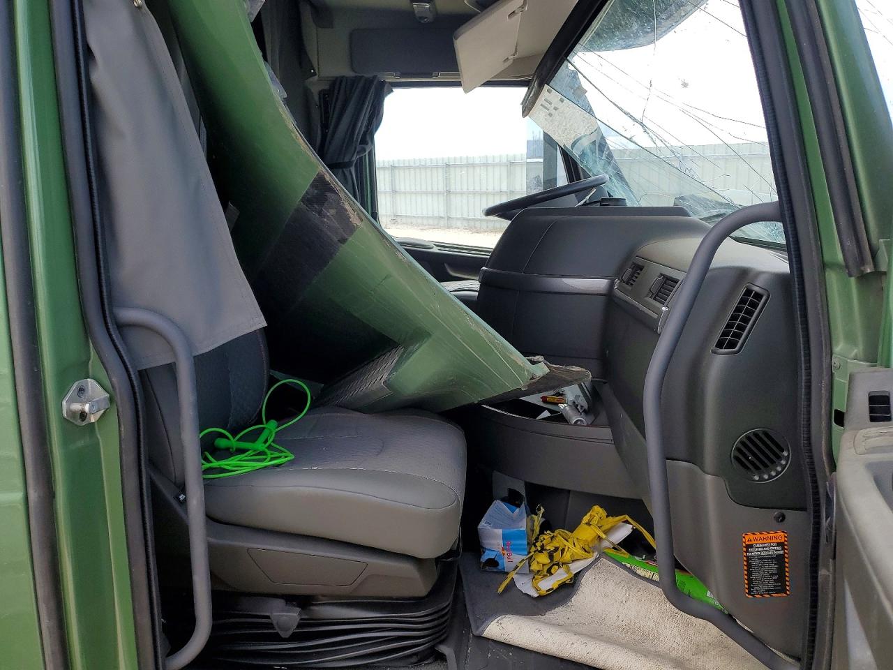 VOLVO VN 2025 — 6