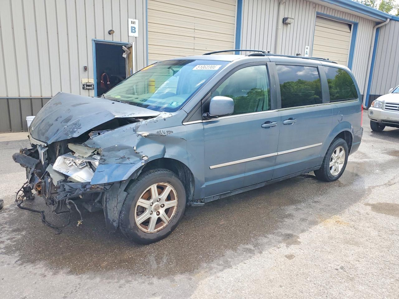 CHRYSLER TOWN & COUNTRY 2010 — 2