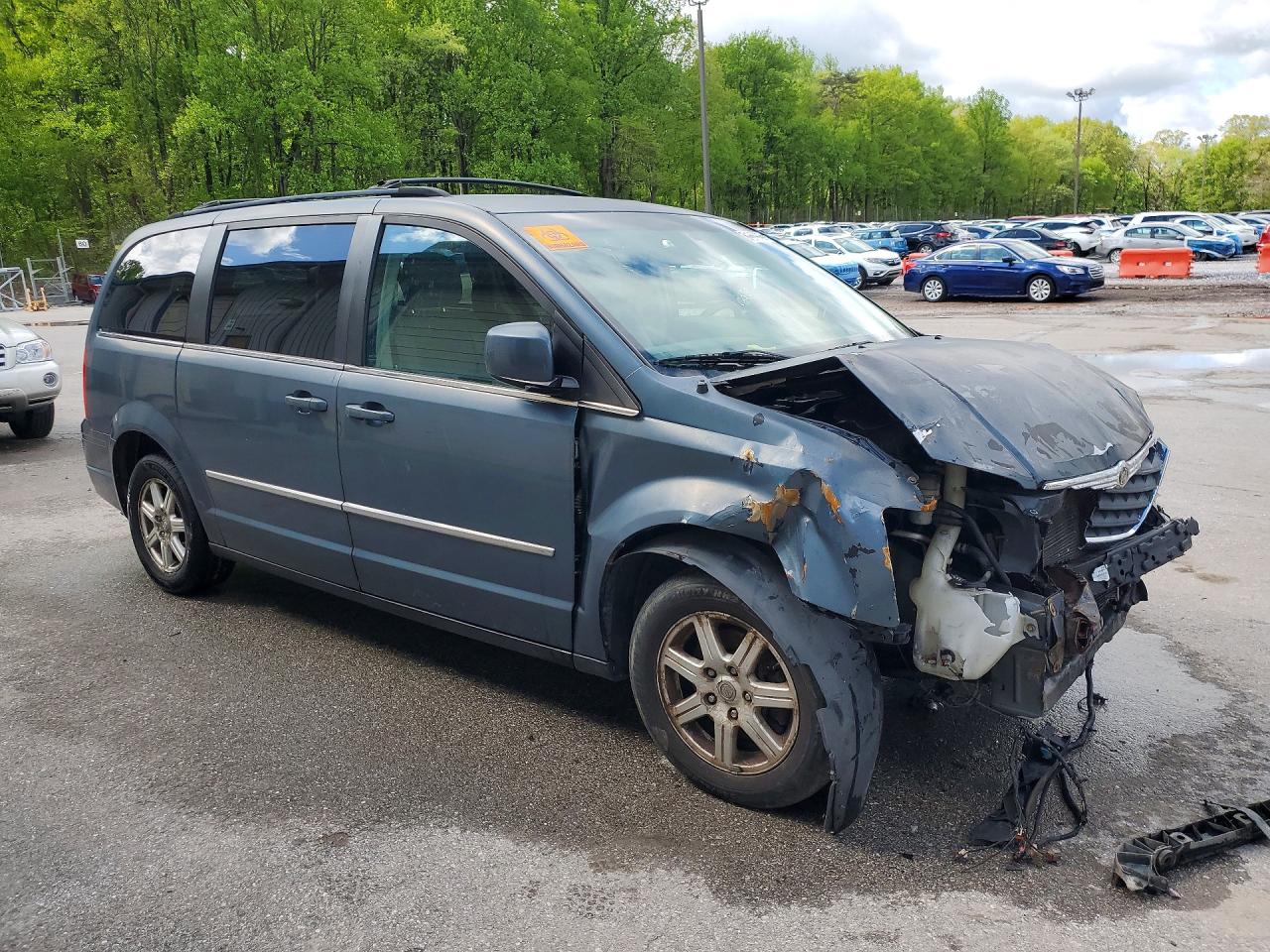 CHRYSLER TOWN & COUNTRY 2010 — 5