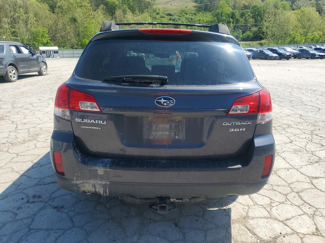 SUBARU OUTBACK 2010 — 7
