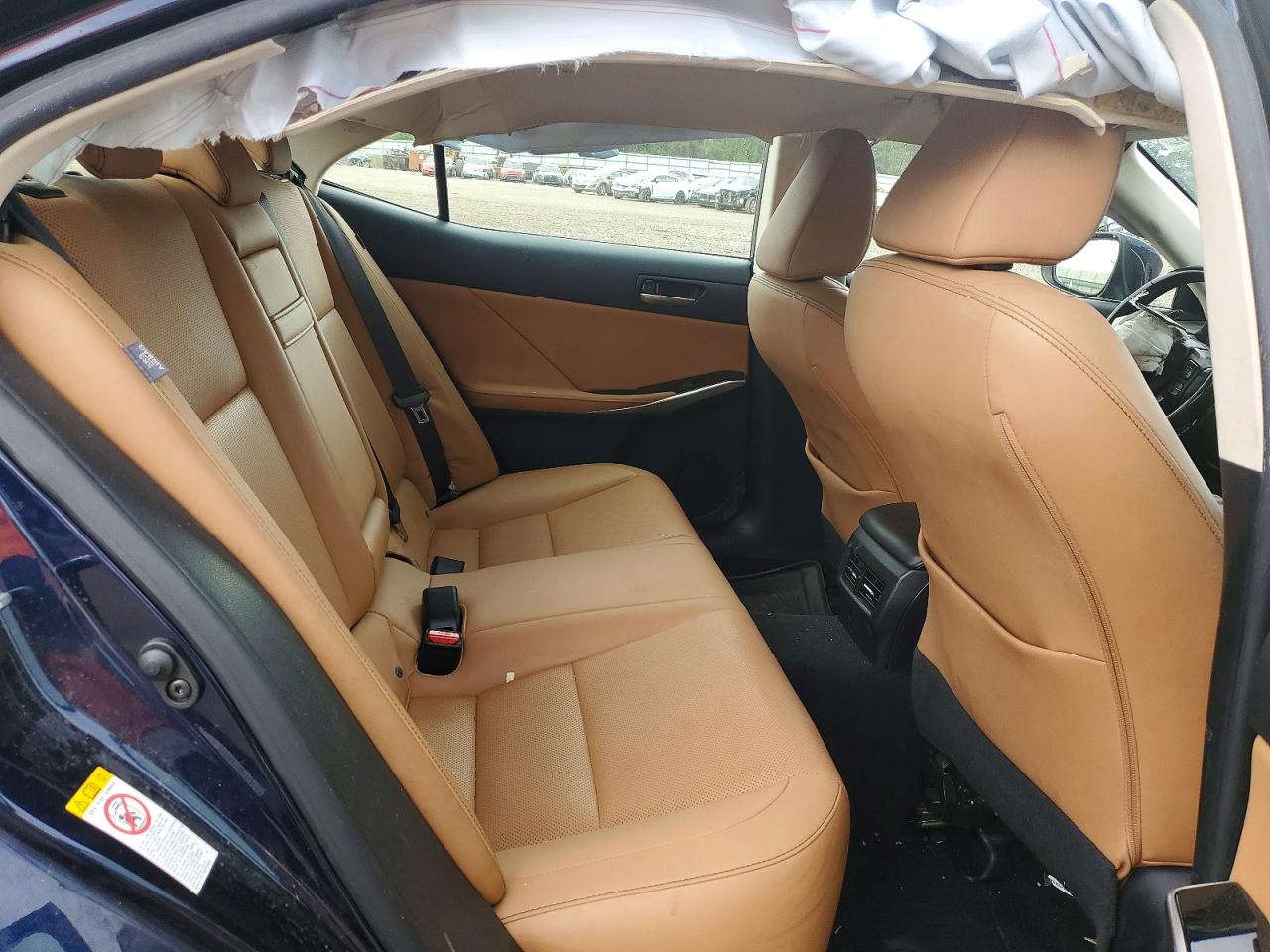 LEXUS IS 2017 — 11
