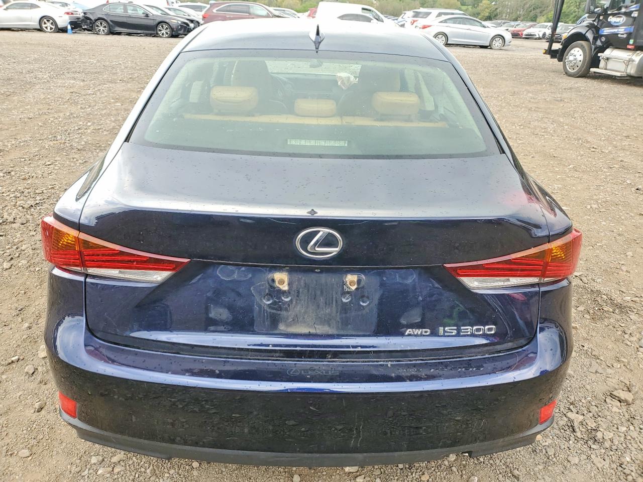 LEXUS IS 2017 — 7