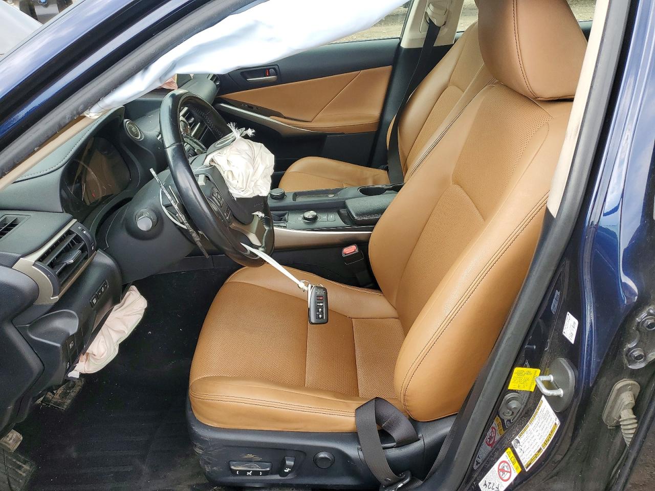 LEXUS IS 2017 — 8