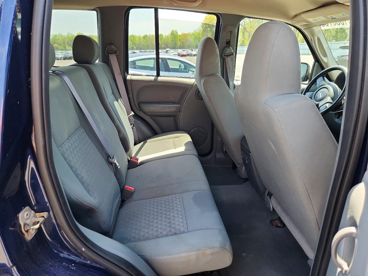 JEEP LIBERTY 2006 — 12