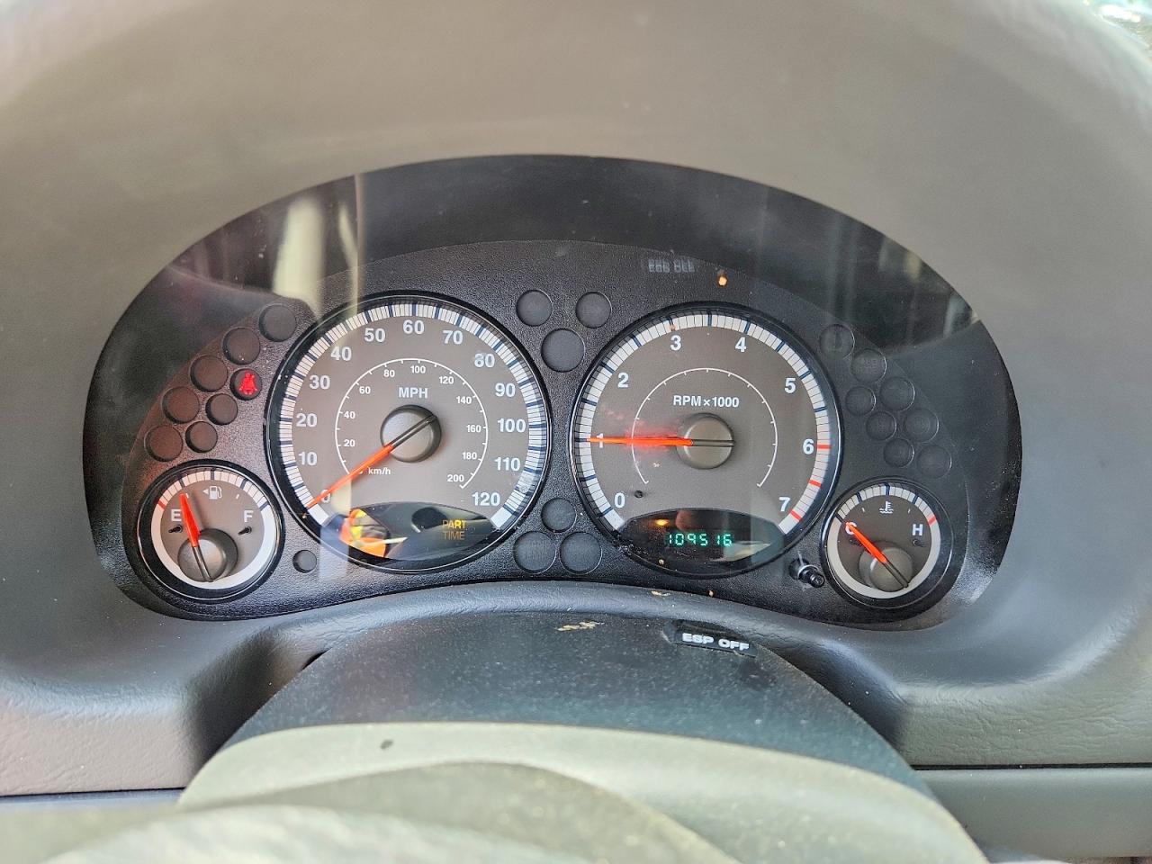 JEEP LIBERTY 2006 — 10