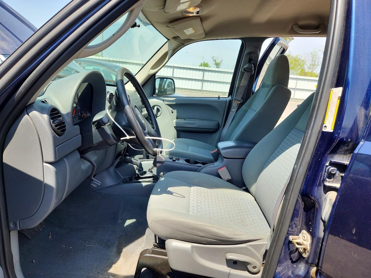 JEEP LIBERTY 2006 — 8