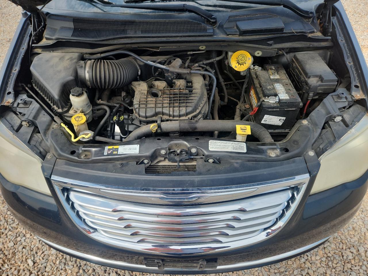 CHRYSLER TOWN & COUNTRY 2014 — 13
