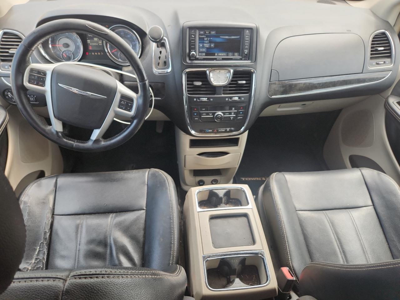 CHRYSLER TOWN & COUNTRY 2014 — 9