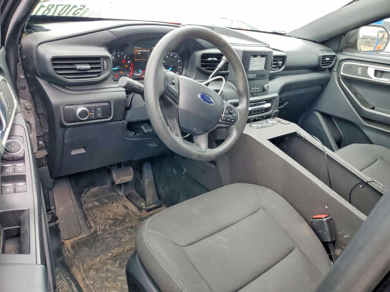 FORD EXPLORER 2022 — 9