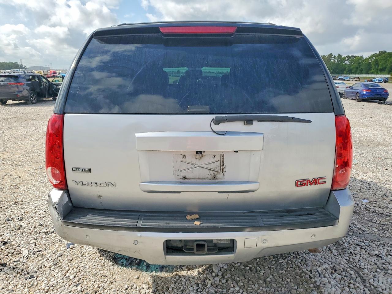 GMC YUKON 2012 — 7