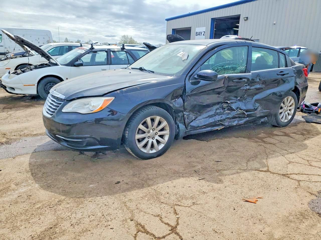 CHRYSLER 200 2013 — 2