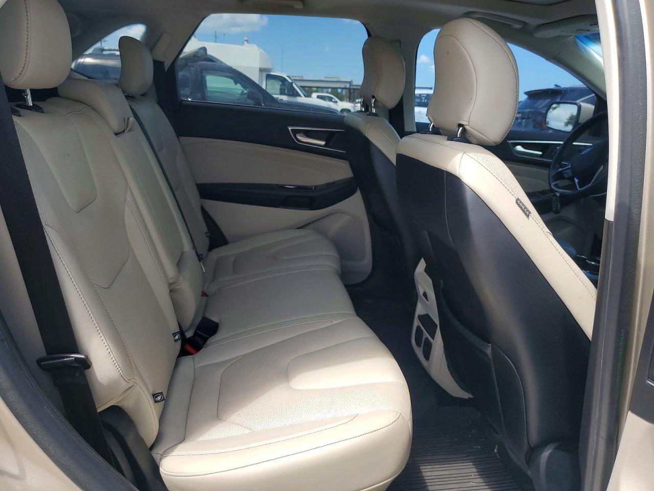 FORD EDGE 2017 — 12