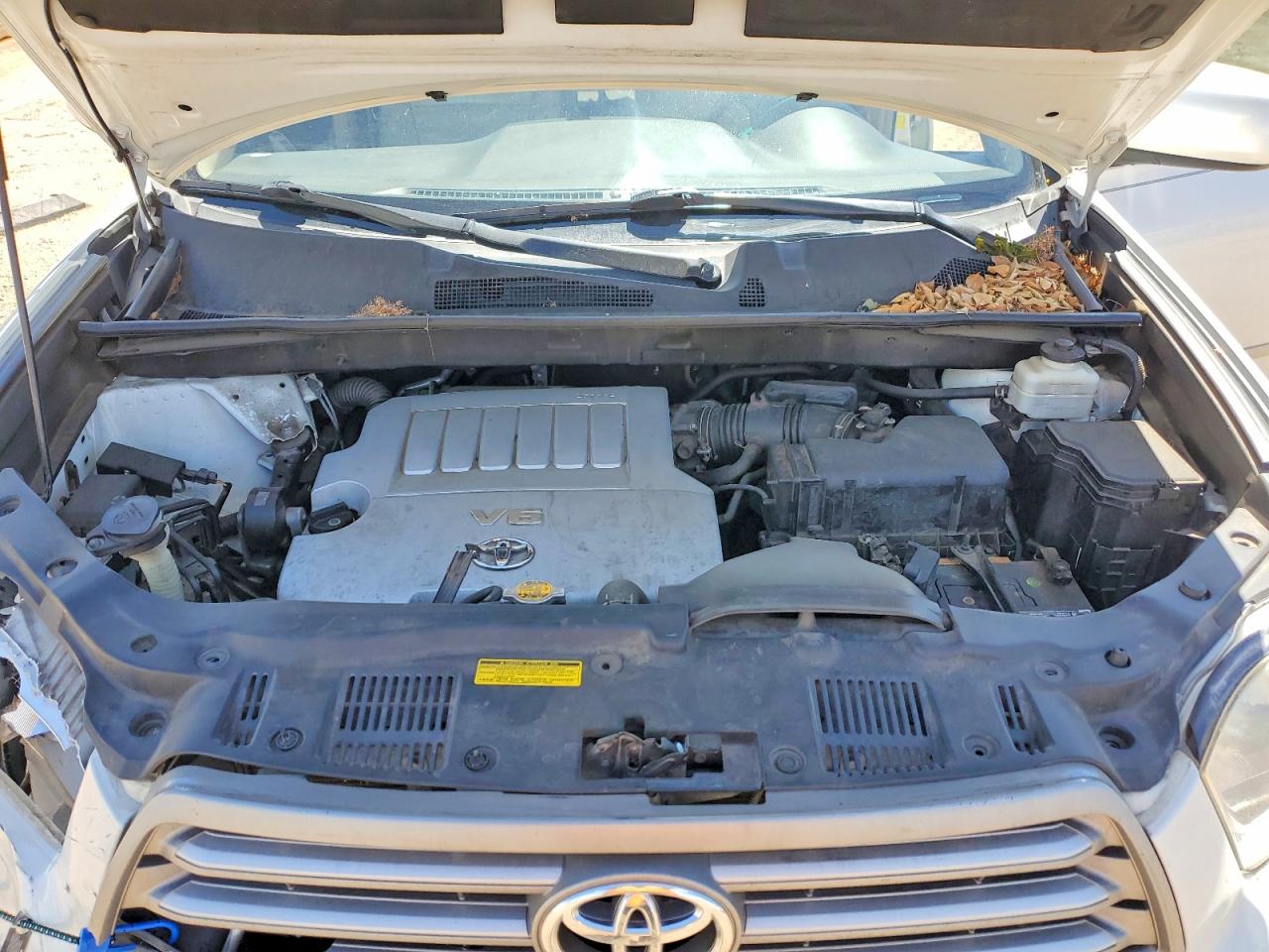 TOYOTA HIGHLANDER 2010 — 12