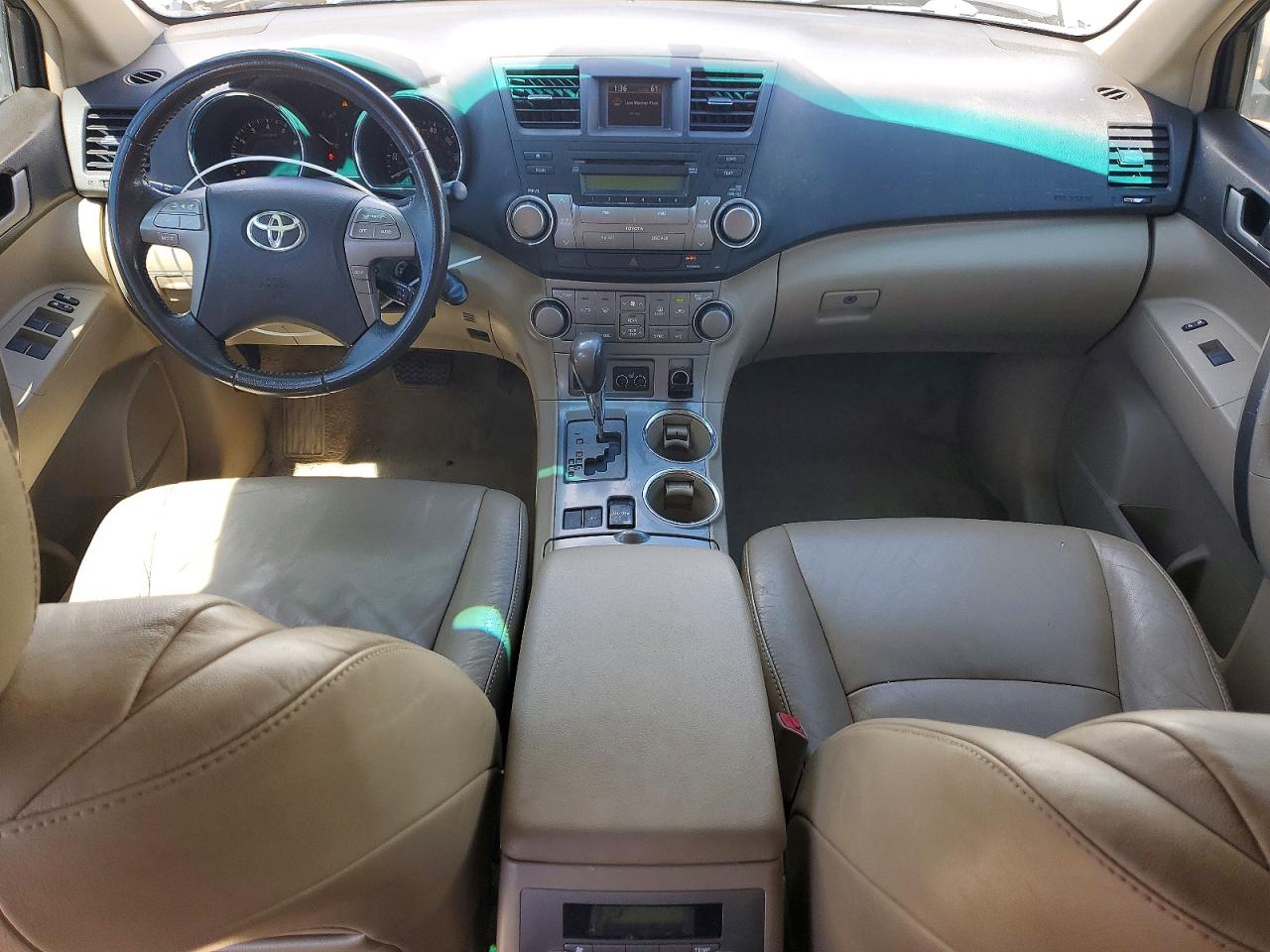 TOYOTA HIGHLANDER 2010 — 9