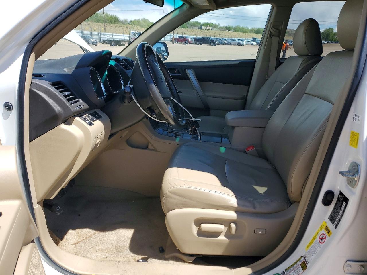 TOYOTA HIGHLANDER 2010 — 8