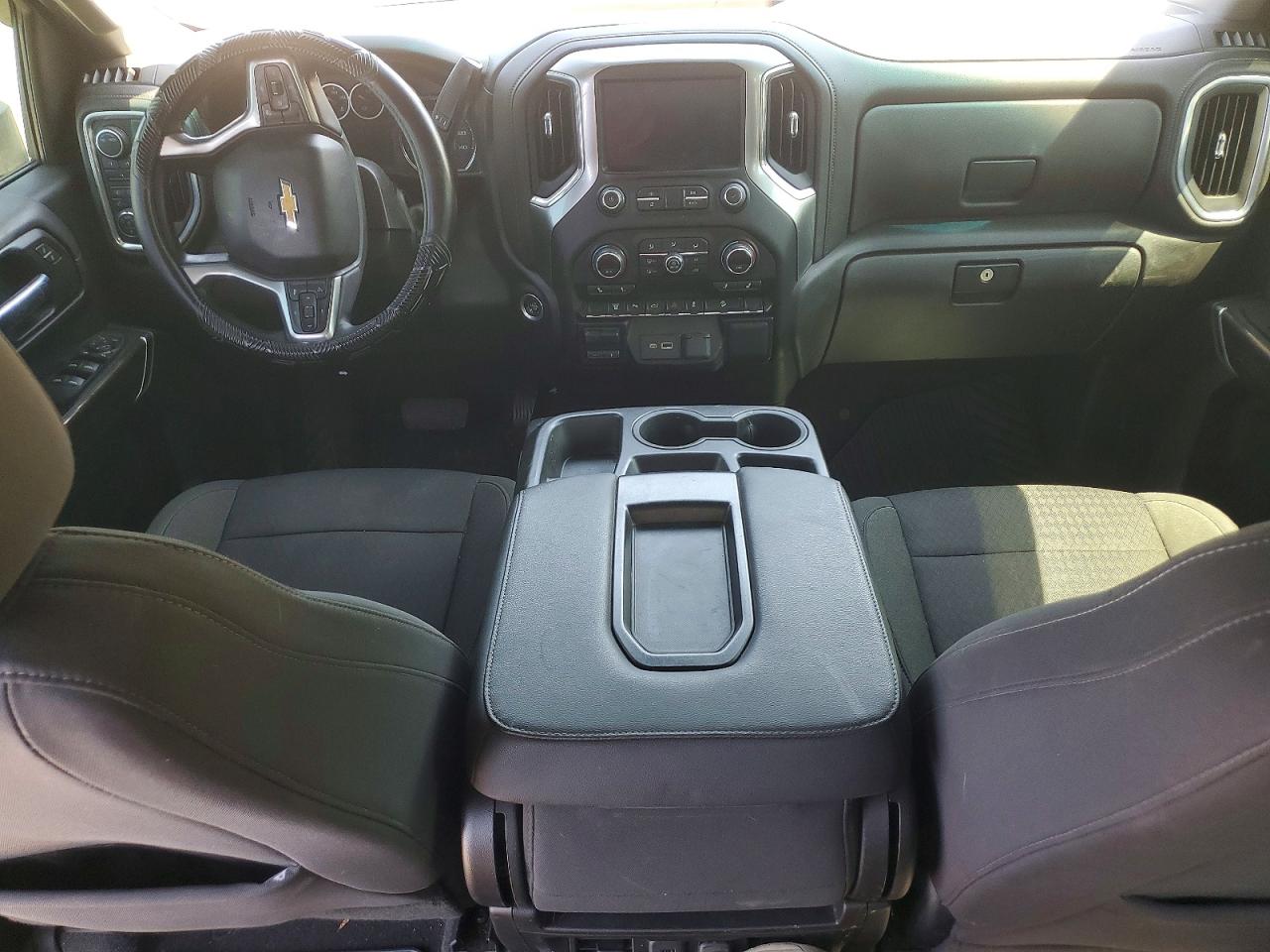 CHEVROLET SILVERADO 2022 — 9