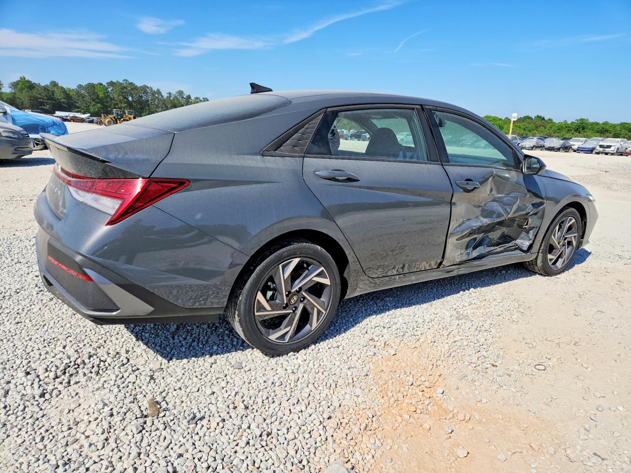 HYUNDAI ELANTRA HYBRID 2025 — 4