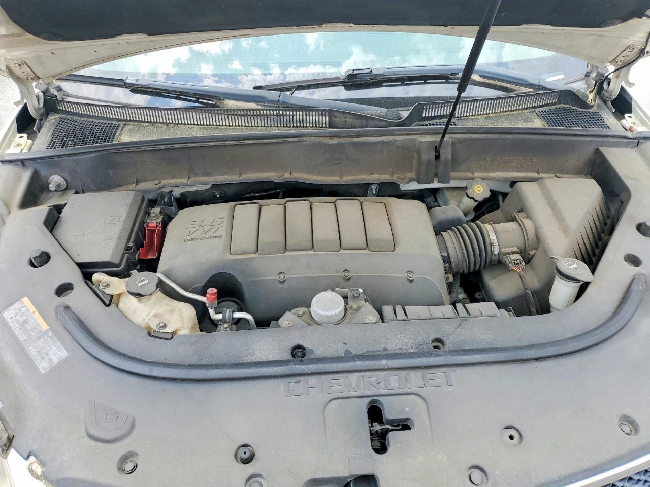 CHEVROLET TRAVERSE 2011 — 12