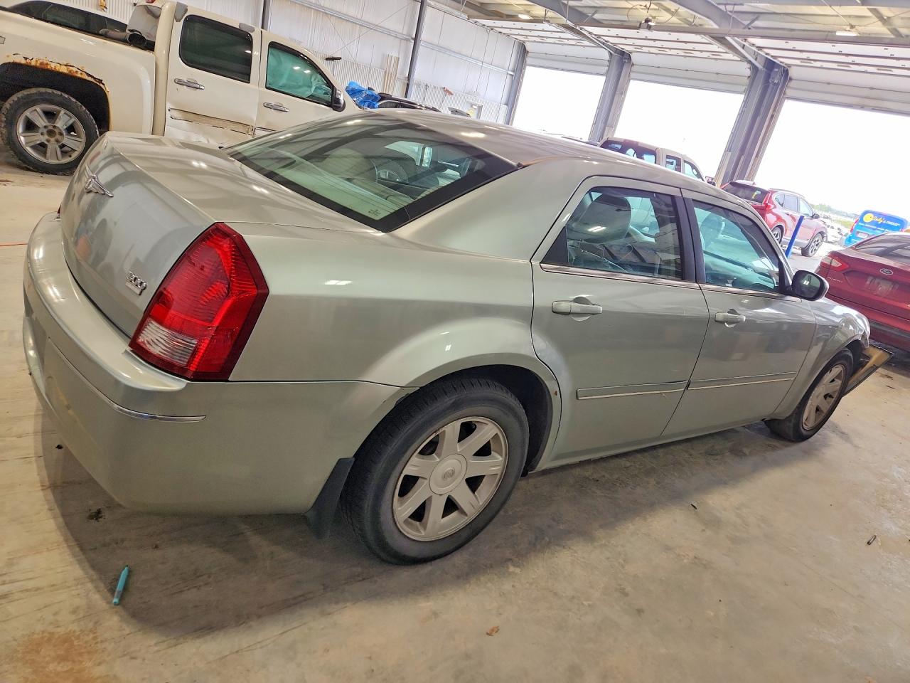 CHRYSLER 300 2005 — 4