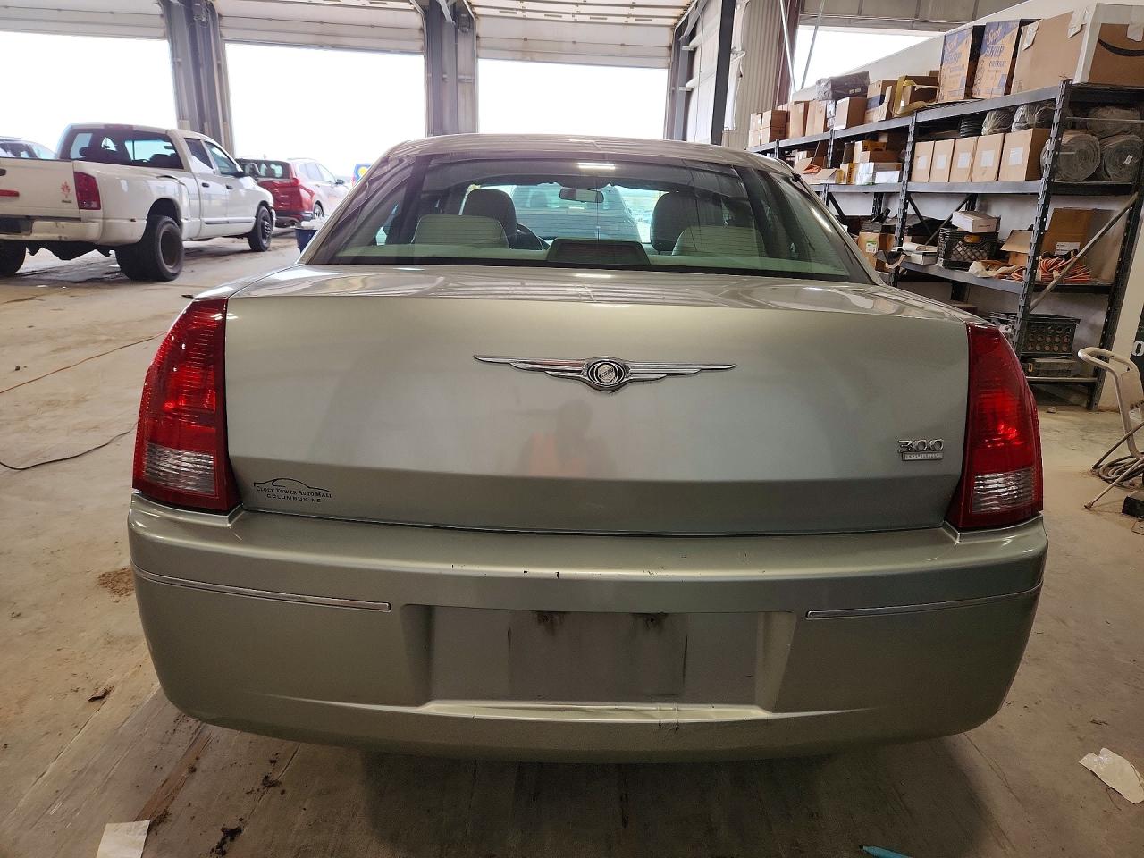 CHRYSLER 300 2005 — 7